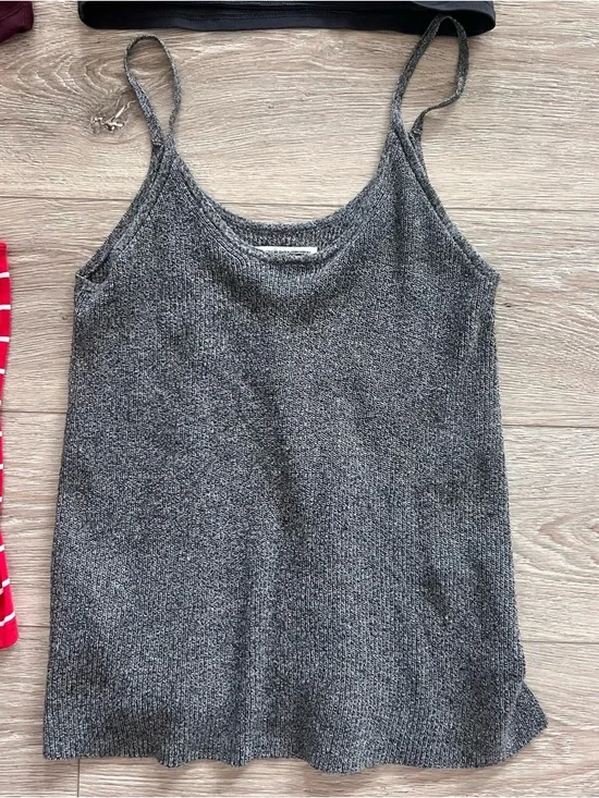 Cropped Tank Top Bundle Size Small - Picture 6 of 7